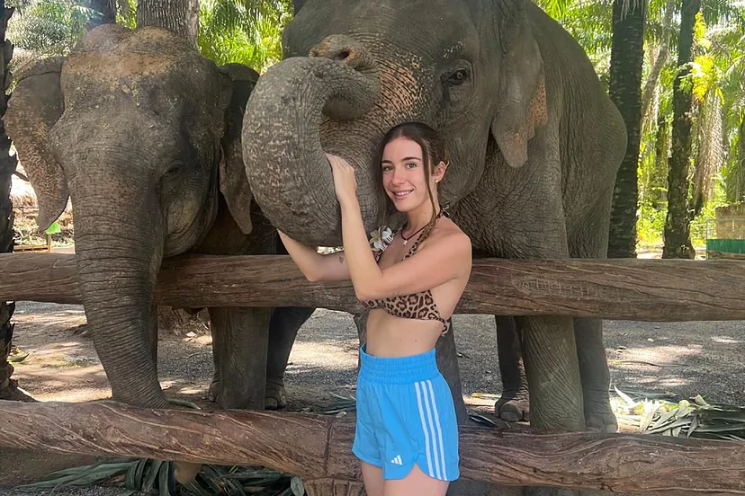 Ángela Aguado: La familia de la valenciana en coma en Tailandia pide ayuda  al Gobierno: "Si no deja a nadie atrás, que ponga un avión medicalizado a  Ángela" | Comunidad Valenciana