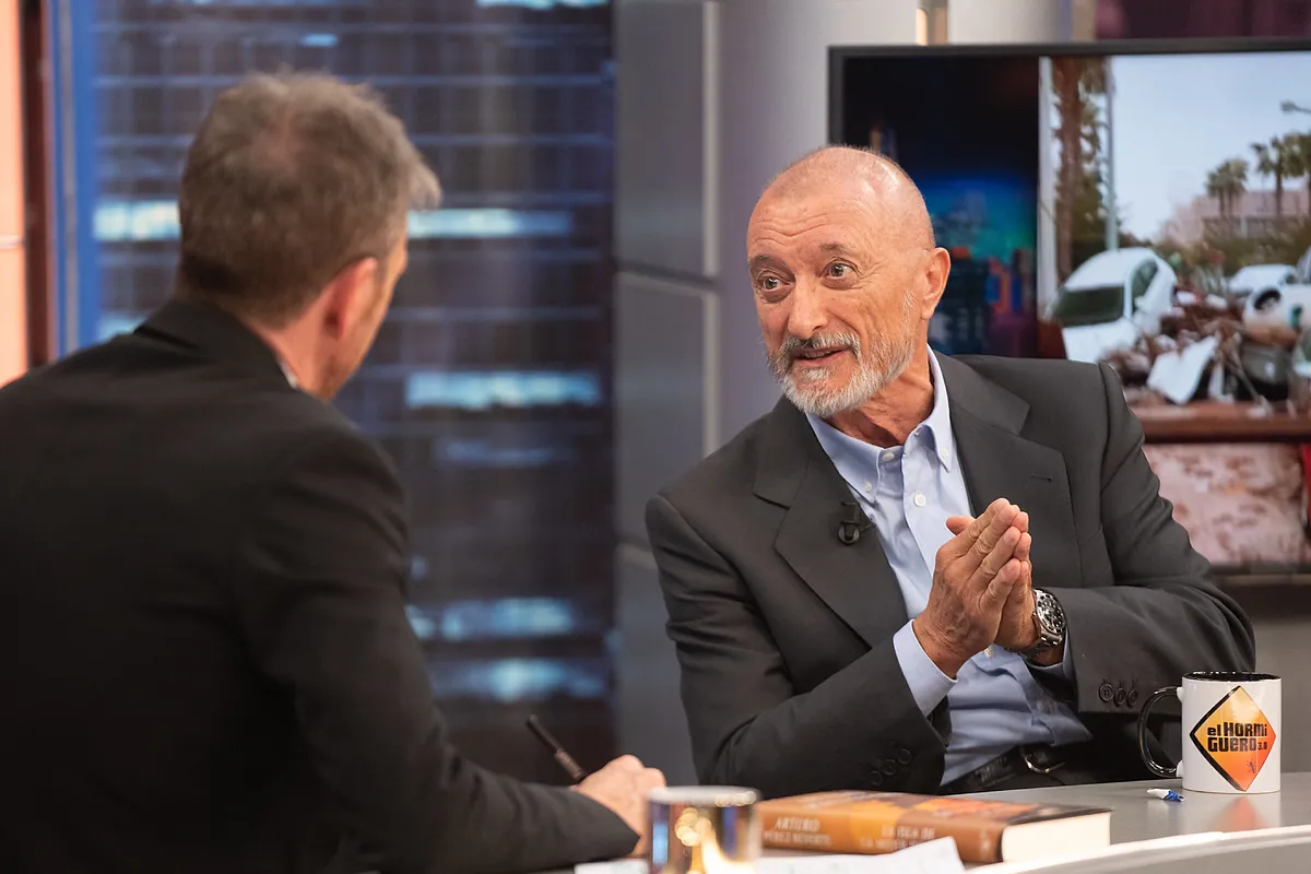 Arturo Pérez-Reverte y la "criminal" partida de ajedrez de Pedro Sánchez y  Carlos Mazón | MomenTVS