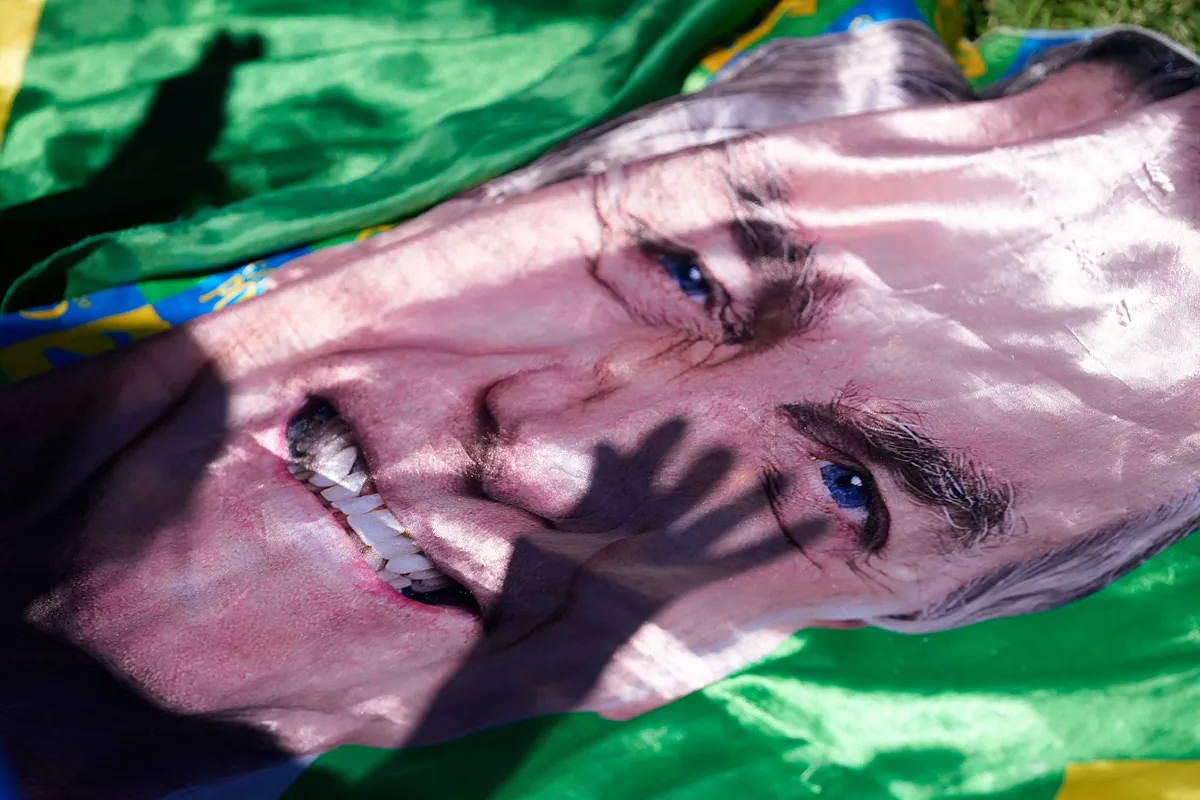 Bolsonaro lucha con su salud mientras Trump lo abandona y Lula veta su salida anticipada de prisión