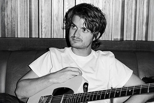 De h�roe en Stranger Things a desbancar a Taylor Swift: el inesperado �xito musical de Joe Keery con una canci�n que supera los 2.000 millones de escuchas