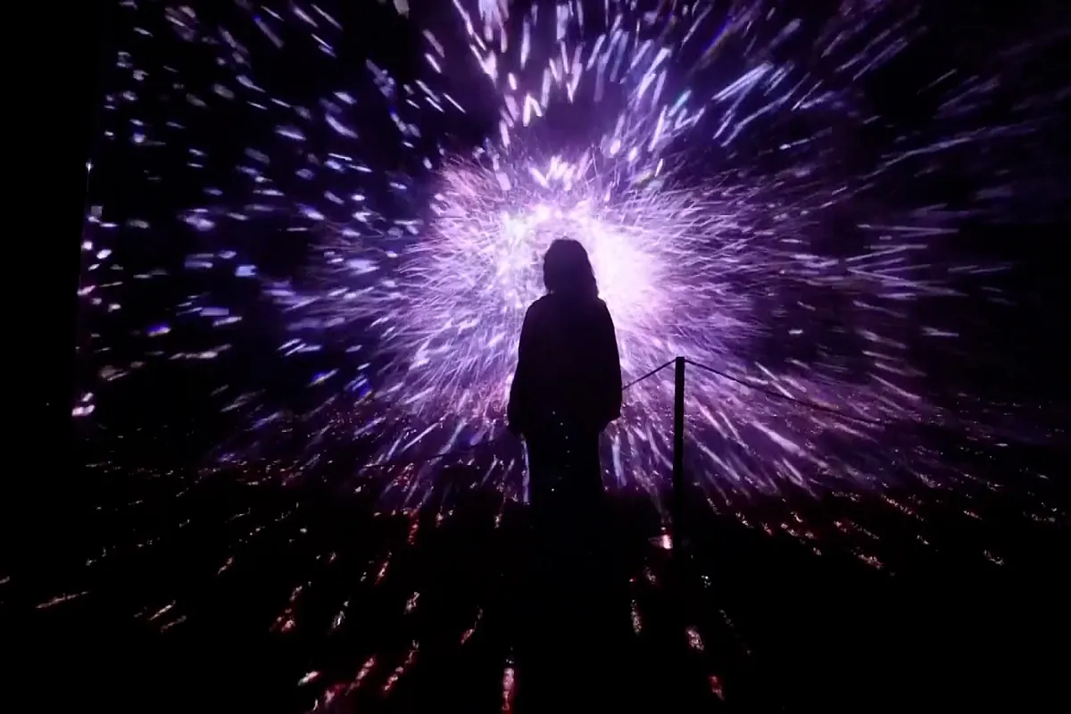 Así es el impresionante festival de luces a orillas del Mar Negro que convierte la costa en una gigantesca galería