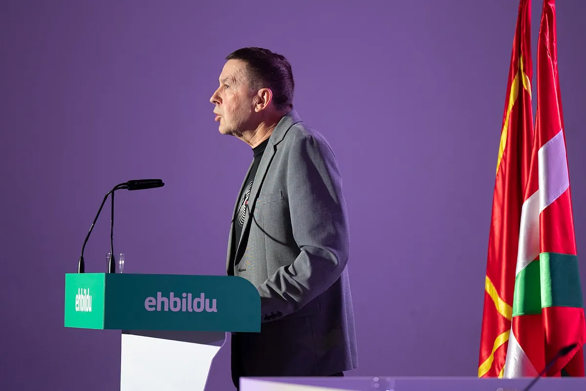 Otegi anuncia su disposición de cogobernar con PNV y PSOE: "Necesitamos levantar un muro antifascista"