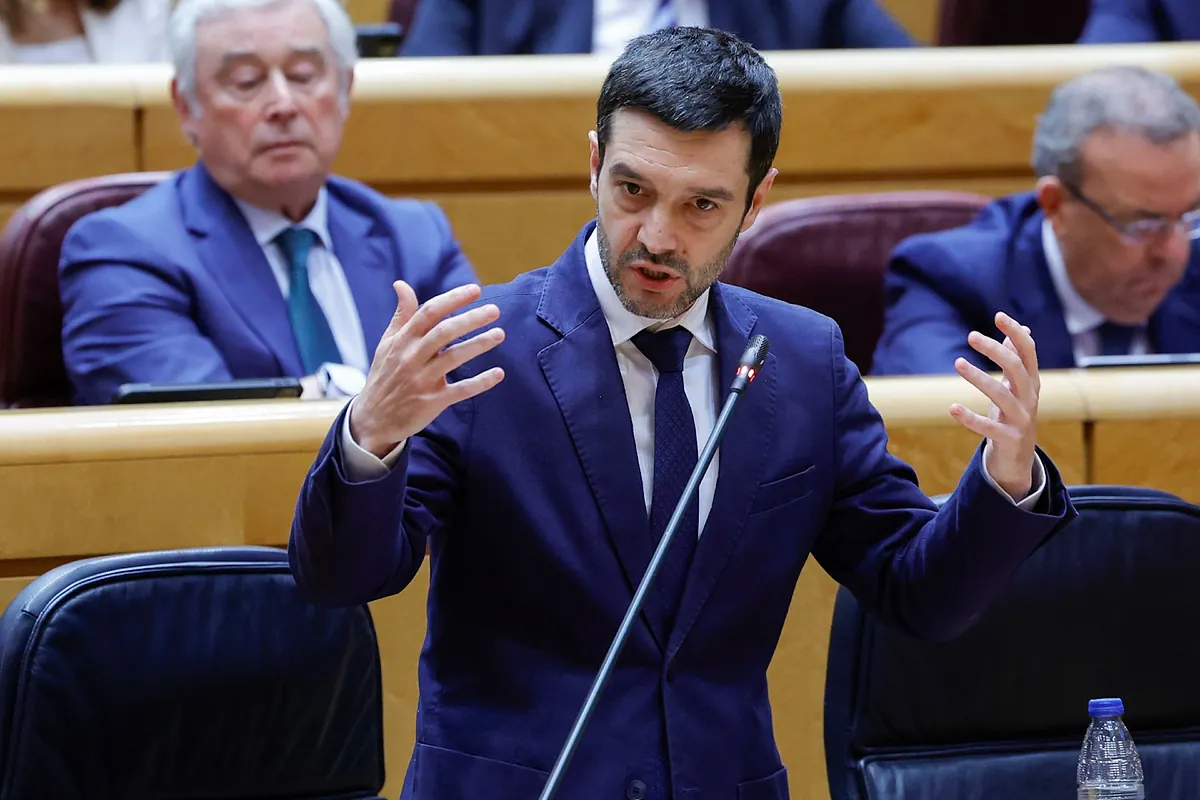 Urtasun pide que el PSOE transija en las exigencias de Junts para el decreto de alquileres