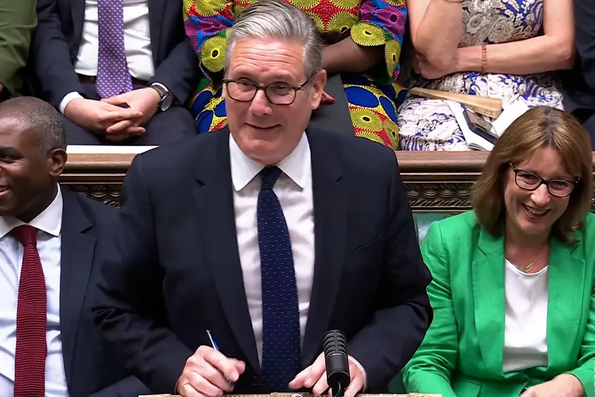Starmer se despide entre risas de los parlamentarios tras ser comparado con Jude Bellingham