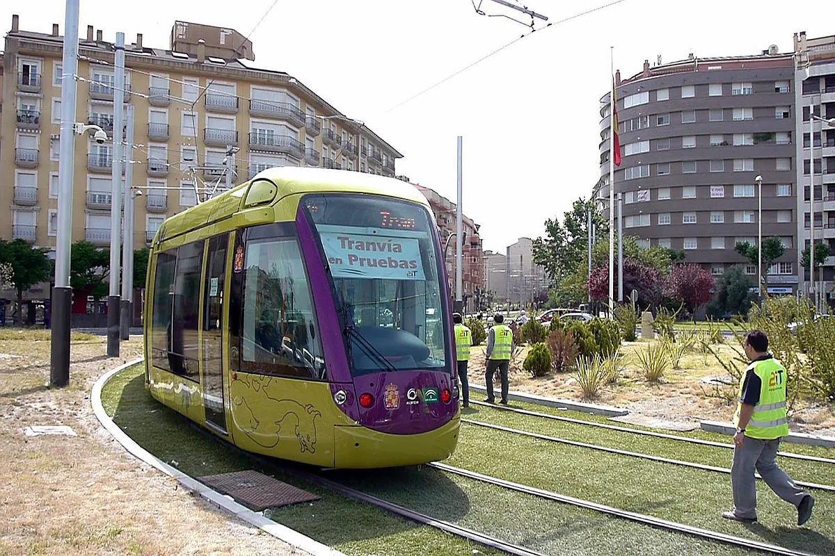 La 'maldición' del tranvía de Jaén: cogiendo polvo en las cocheras durante 15 años