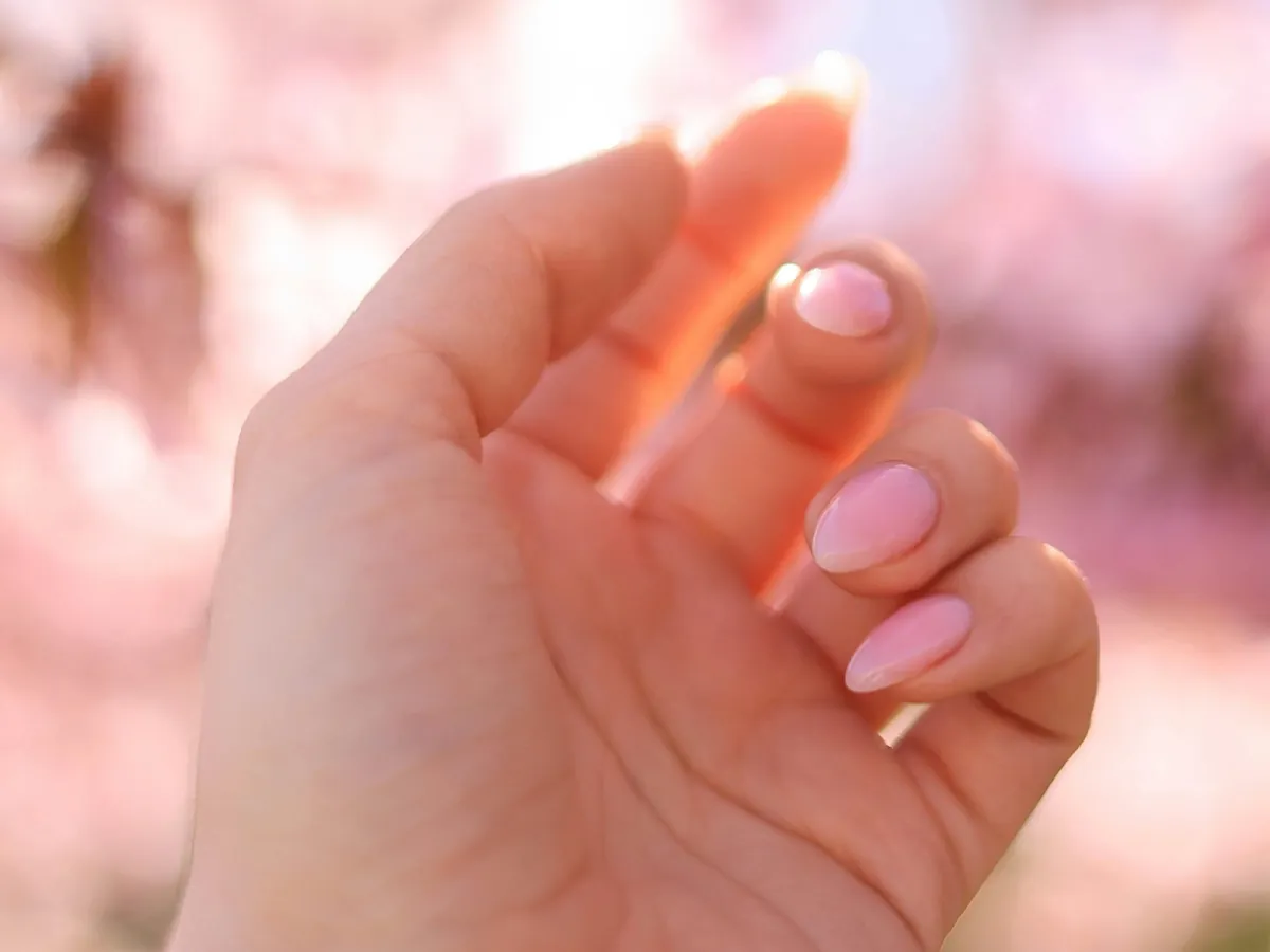 Los 10 colores de uñas que estilizan tus manos, elevan tus looks y que son tendencia esta primavera