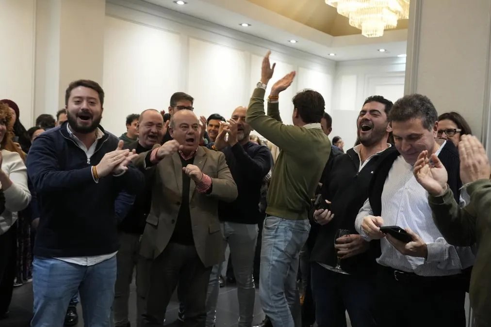 Se abre una puerta y Abascal se queda las llaves