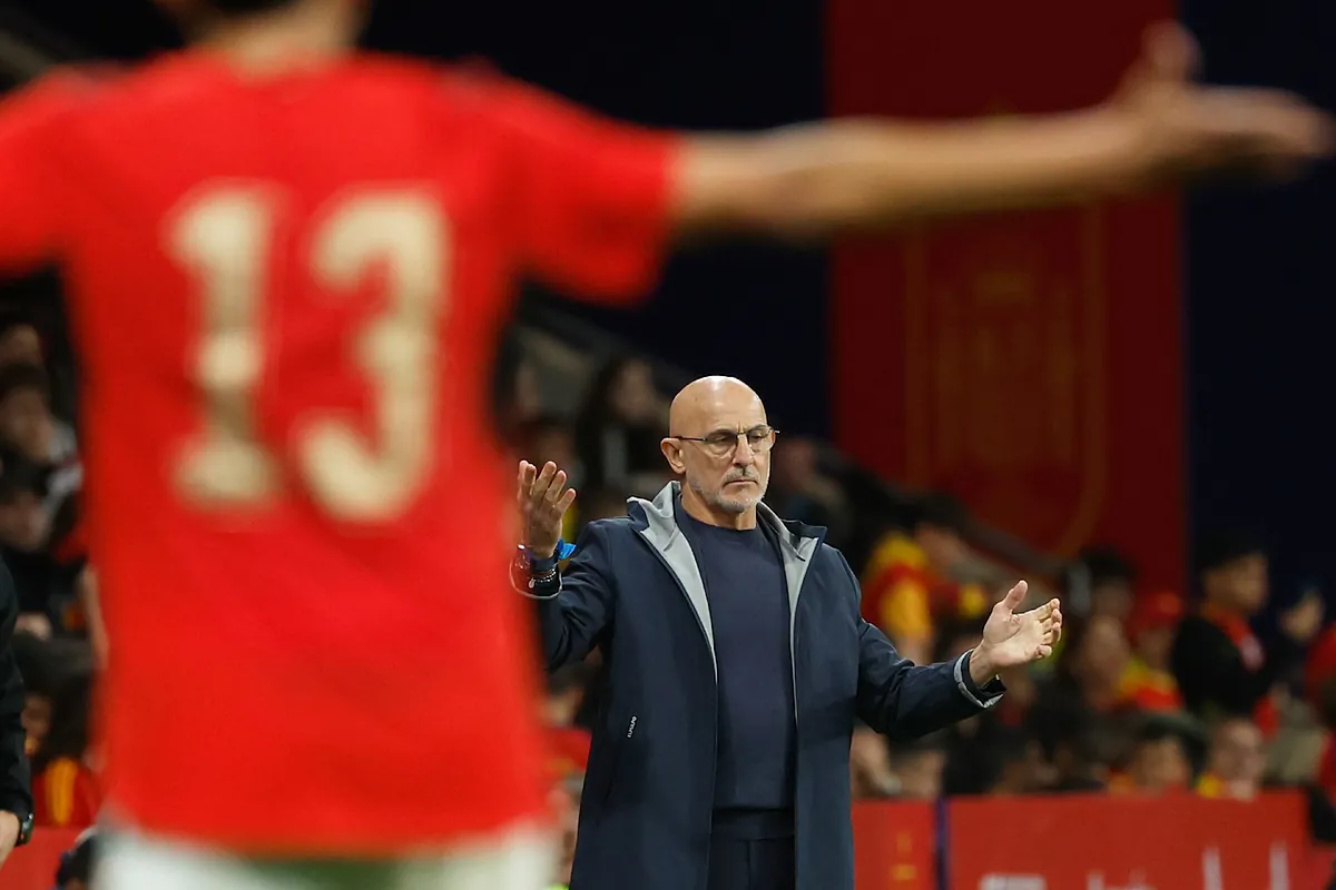 De la Fuente expresa su "total y absoluta repulsa" a los cánticos de "musulmán el que no bote"