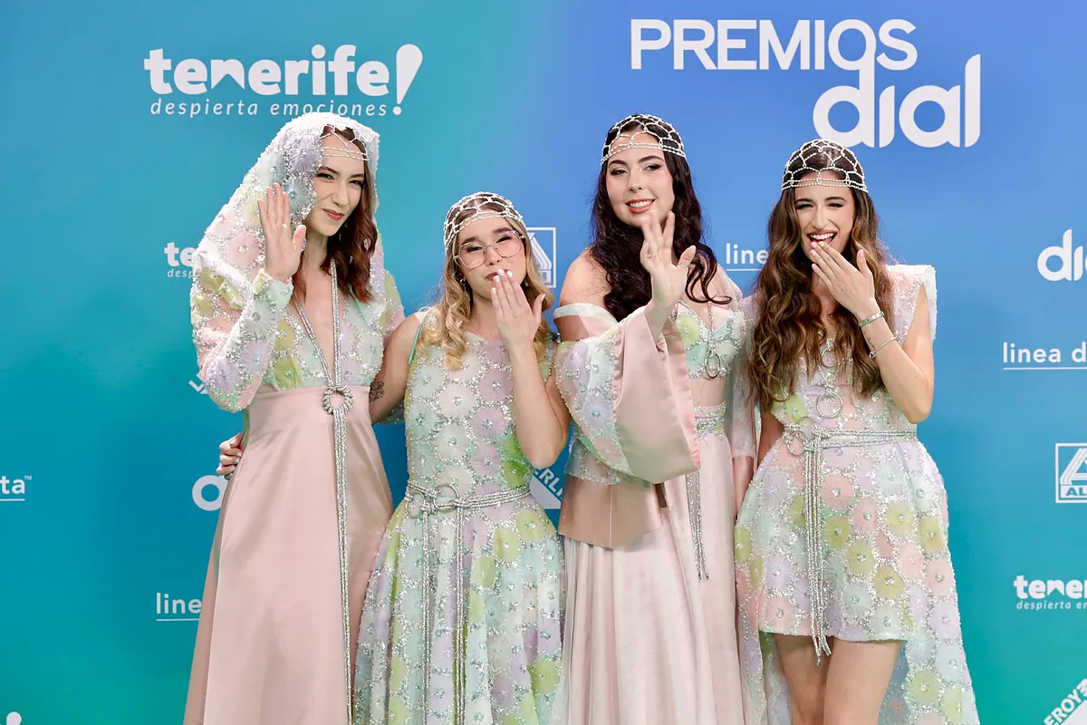 De una vida tranquila en Canarias a petarlo en las redes sociales de los famosos: la historia de Nueva Línea, la orquesta de moda