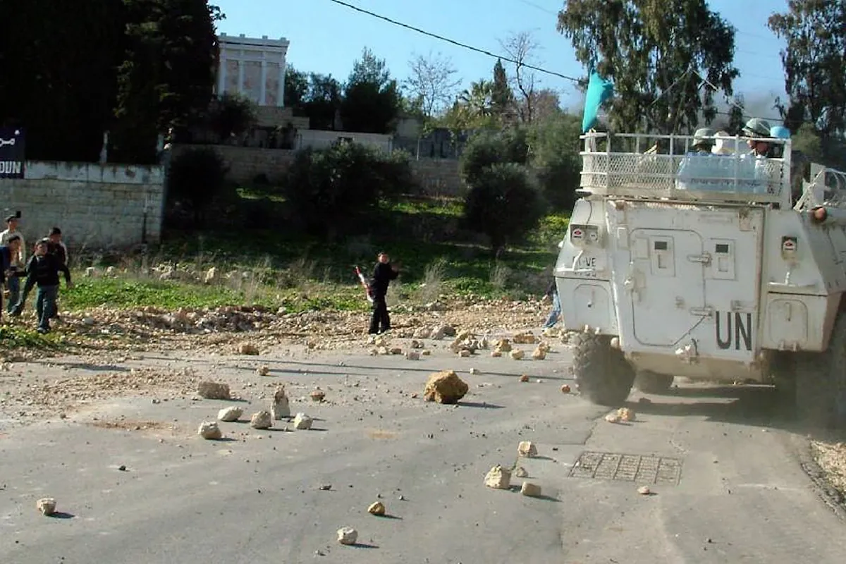 Robles muestra preocupación dos 'cascos azules' muertos en Líbano en ataques al convoy