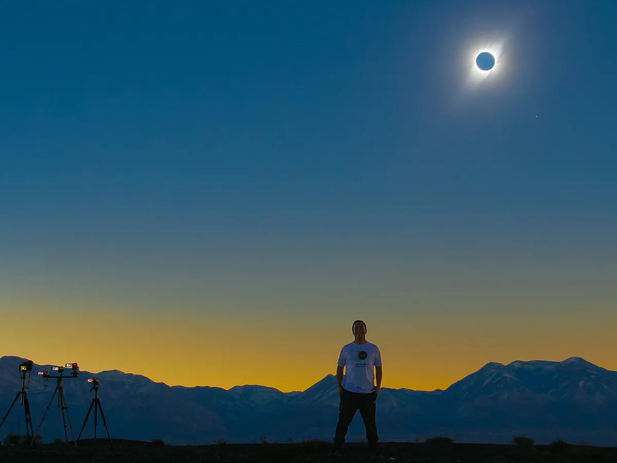 "Fui a Kenia por 11 segundos y mereció la pena": las aventuras de un cazador de eclipses español
