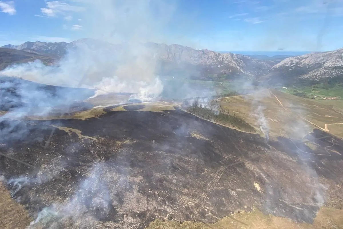 Las llamas devoran Asturias y Cantabria, donde hay 58 incendios activos