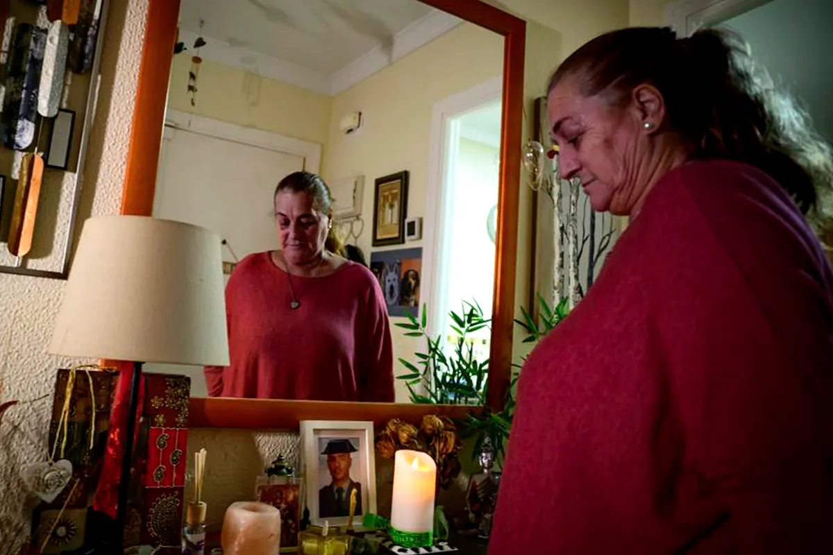 El dolor de Paqui, madre del agente Miguel Ángel arrollado en Barbate: La muerte de mi hijo fue en vano. Primero voy a por los narcos, luego a por los mandos de la Guardia Civil