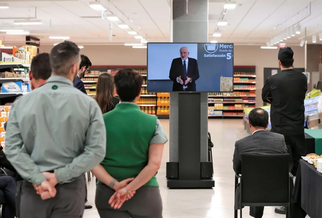 Mercadona amplía una semana las vacaciones de sus trabajadores y les otorga una mensualidad extra en 2026