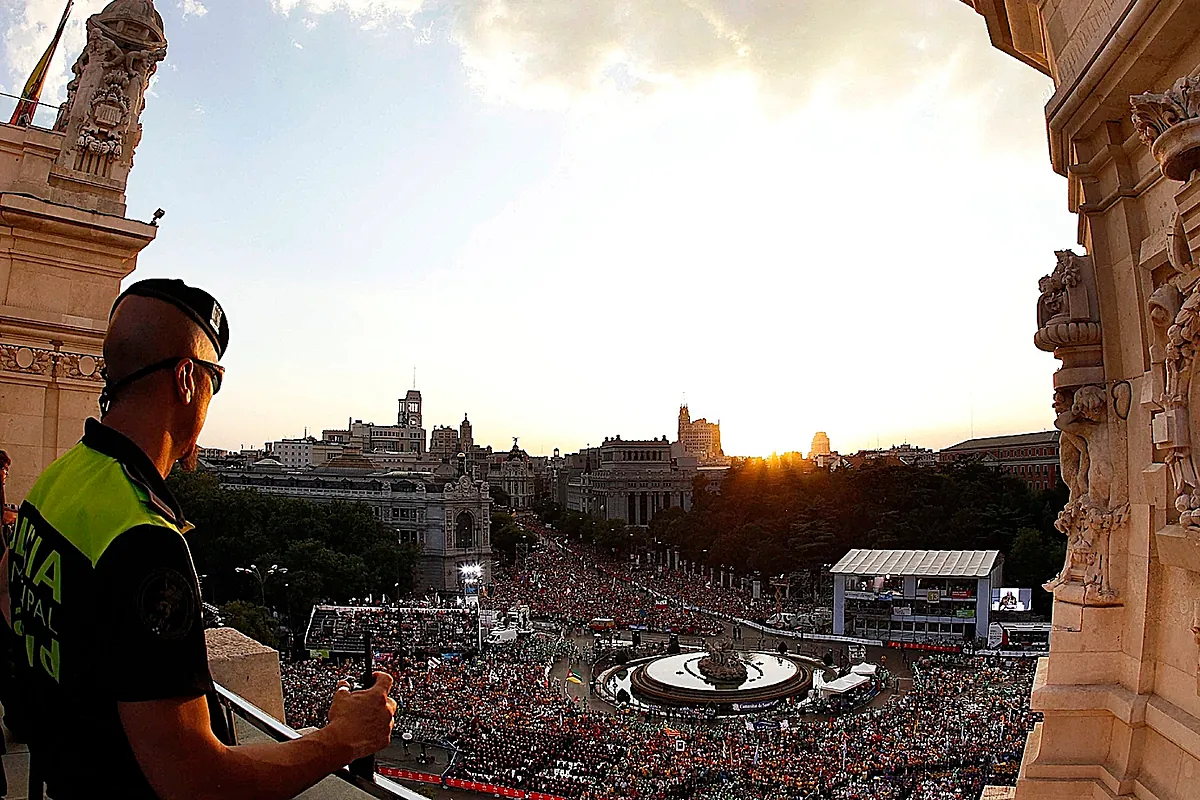 El 'cónclave' para el plan de seguridad de la visita del Papa (como el de la Cumbre de la OTAN) provoca otro fuego político: "Estamos acostumbrados a su desleal oposición"