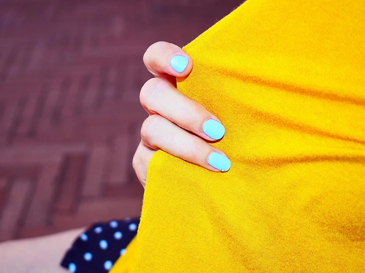 11 diseños de uñas permanentes cortas para ir a la última este verano 2026