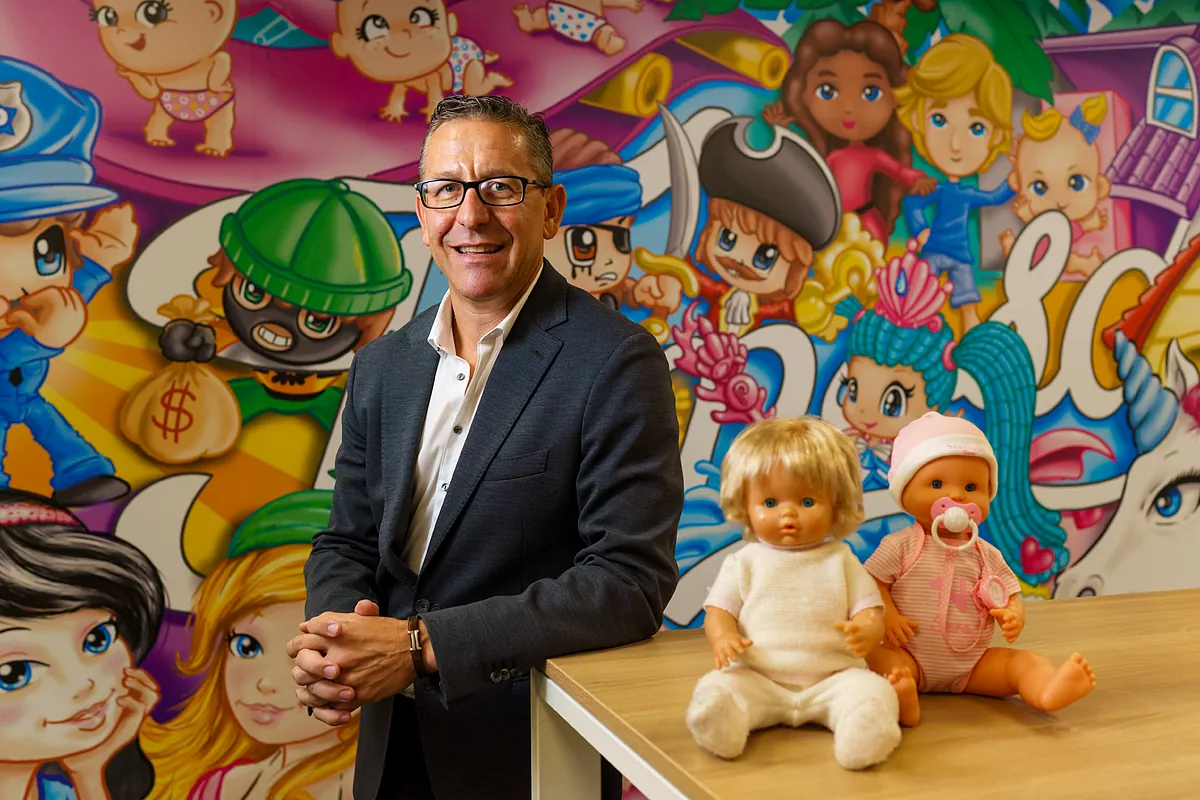 Sus muñecas se siguen dirigiendo hacia el portal, a pesar de la crisis: la historia de juguetes Famosa de Alicante a vender en 60 países