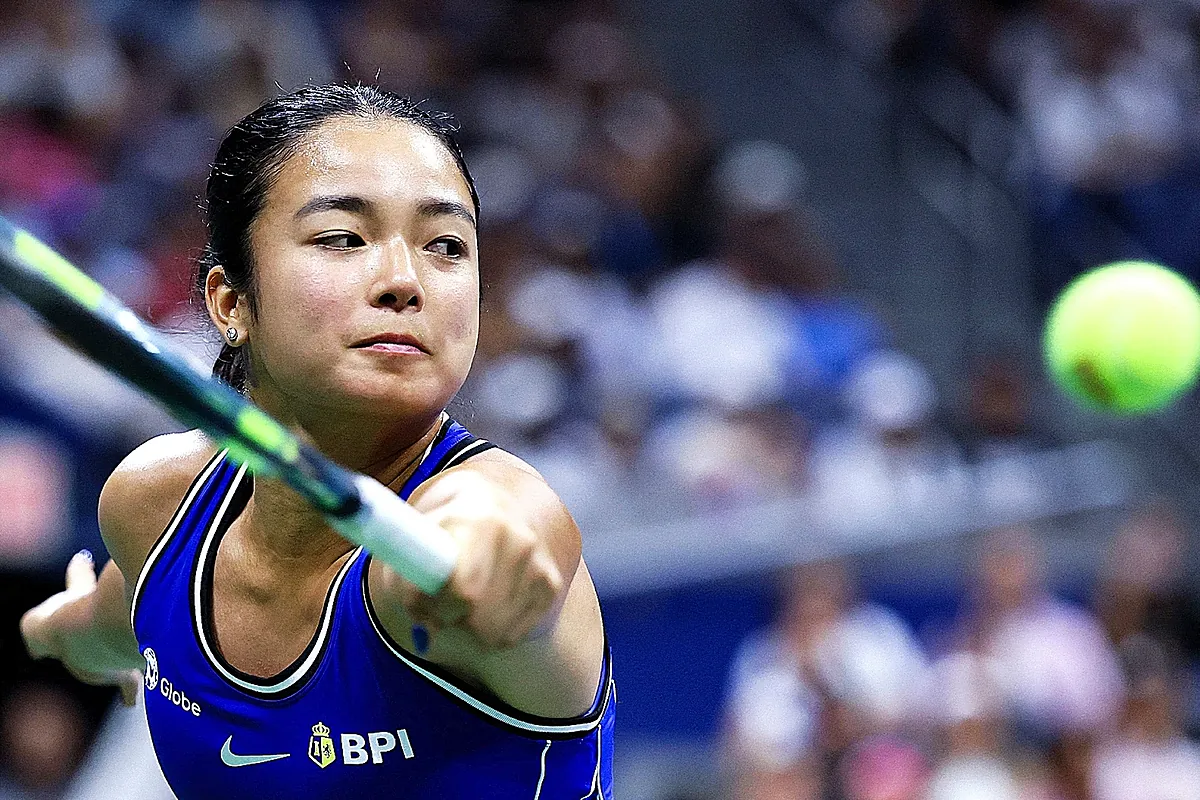 La nueva estrella del tenis se llama Alex Eala, lleva media vida en España y es pupila de Rafa Nadal: "Un día bajó a la pista para darle un par de consejos"