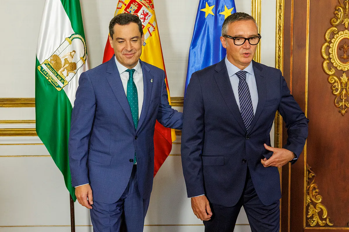 Juanma Moreno pretende "encapsular" la negociación en ciernes con Vox: discreción y autonomía de Génova, pero respetando las pautas de Feijóo