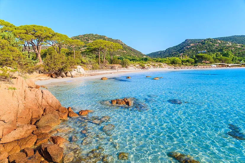 Vista de Plombaggia, en la isla de Córcega.