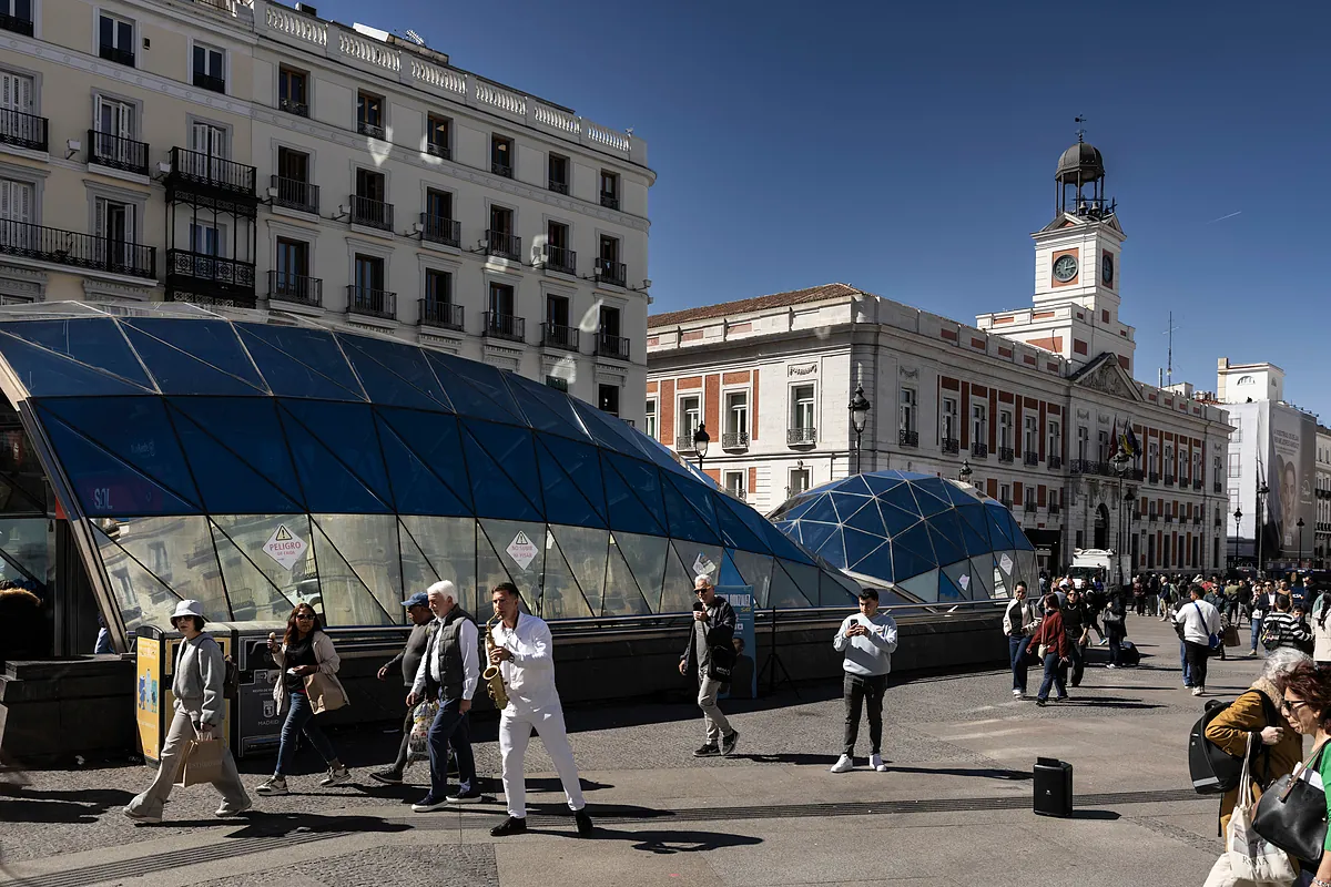 La paradoja de Almeida con la 'ballena' de Sol: autorizó su llegada en 2009, no ha podido retirarla esta legislatura y el COAM propone concurso de ideas