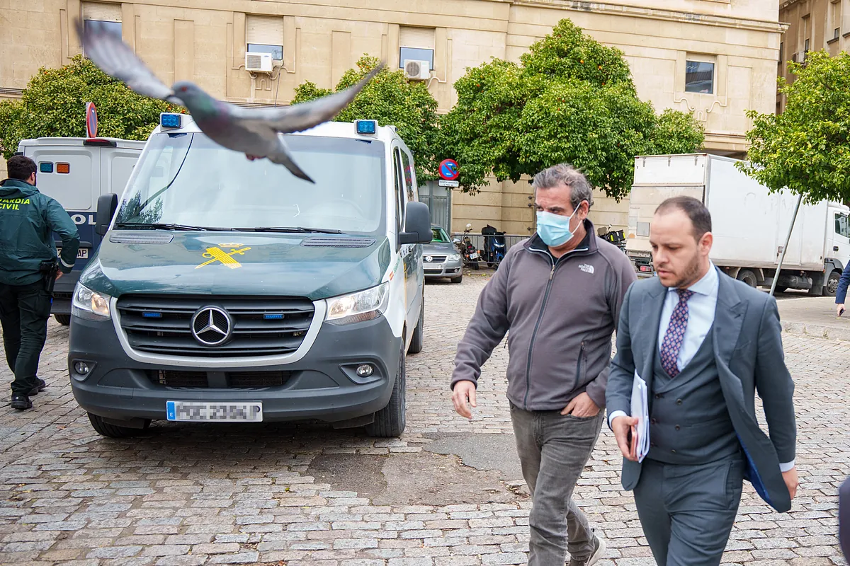 La UCO sitúa a Pineda, el 'conseguidor' desde la Delegación del Gobierno en Andalucía, en el centro de la trama para un "pelotazo" entre "favores"