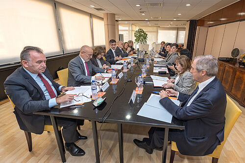 El salario de los nuevos consejeros de RTVE: de los 11.000 euros de los anteriores a los 125.000 euros que cobrar�n ahora