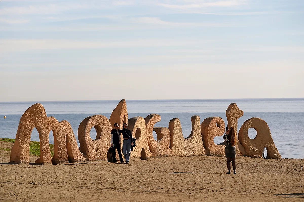 Hallan el cadáver de una mujer en la playa de la Malagueta (Málaga)