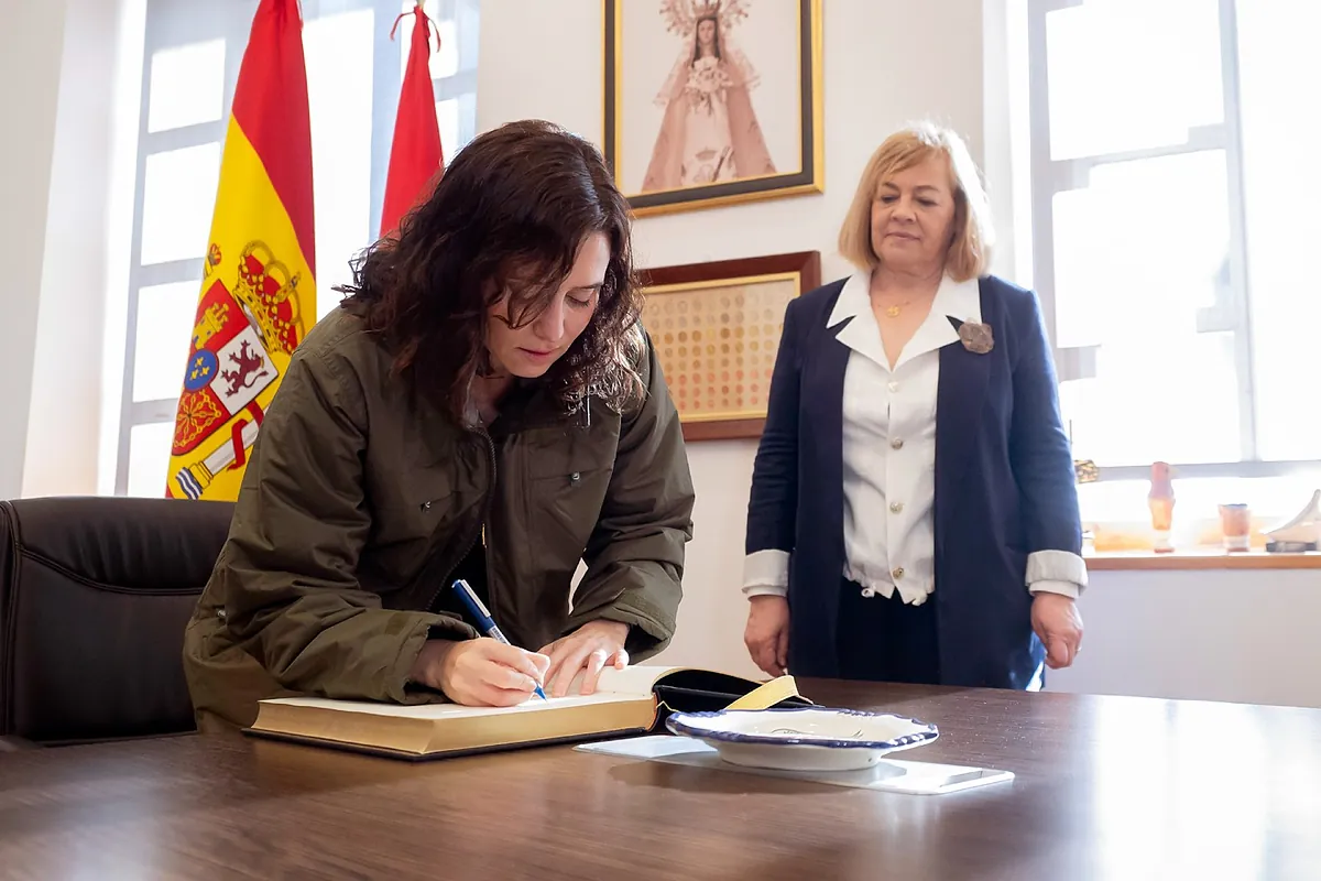 Ayuso, contra Sánchez por el "boicot" de los conciertos de Shakira: "Están a hacer el mal"