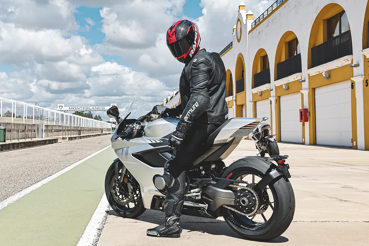 Norton Manx R, mola vivir fuera del rebaño