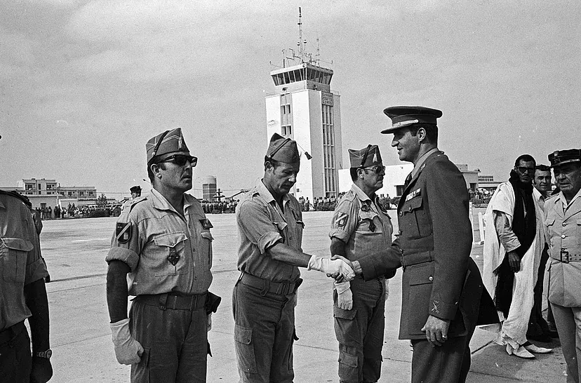 El último soldado español en el Sáhara, 50 años después de la Marcha Verde:  "Ni en mil vidas olvidaría cómo nos fuimos de allí" | España