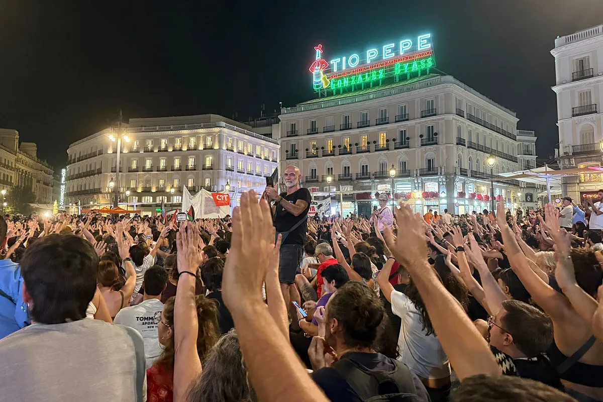 Almeida exige al Gobierno de Sánchez que actúe ante la acampada de Sol y denuncia su «dejación de funciones»