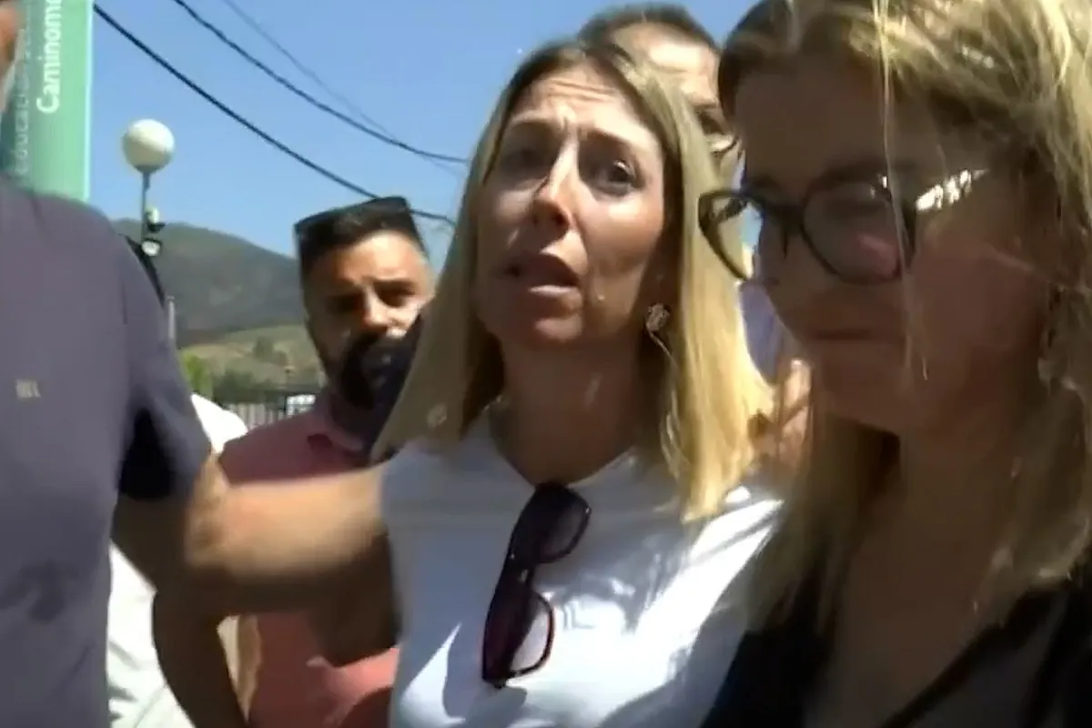 Las lágrimas de María Guardiola durante su visita a la zona evacuada por el incendio de las Hurdes