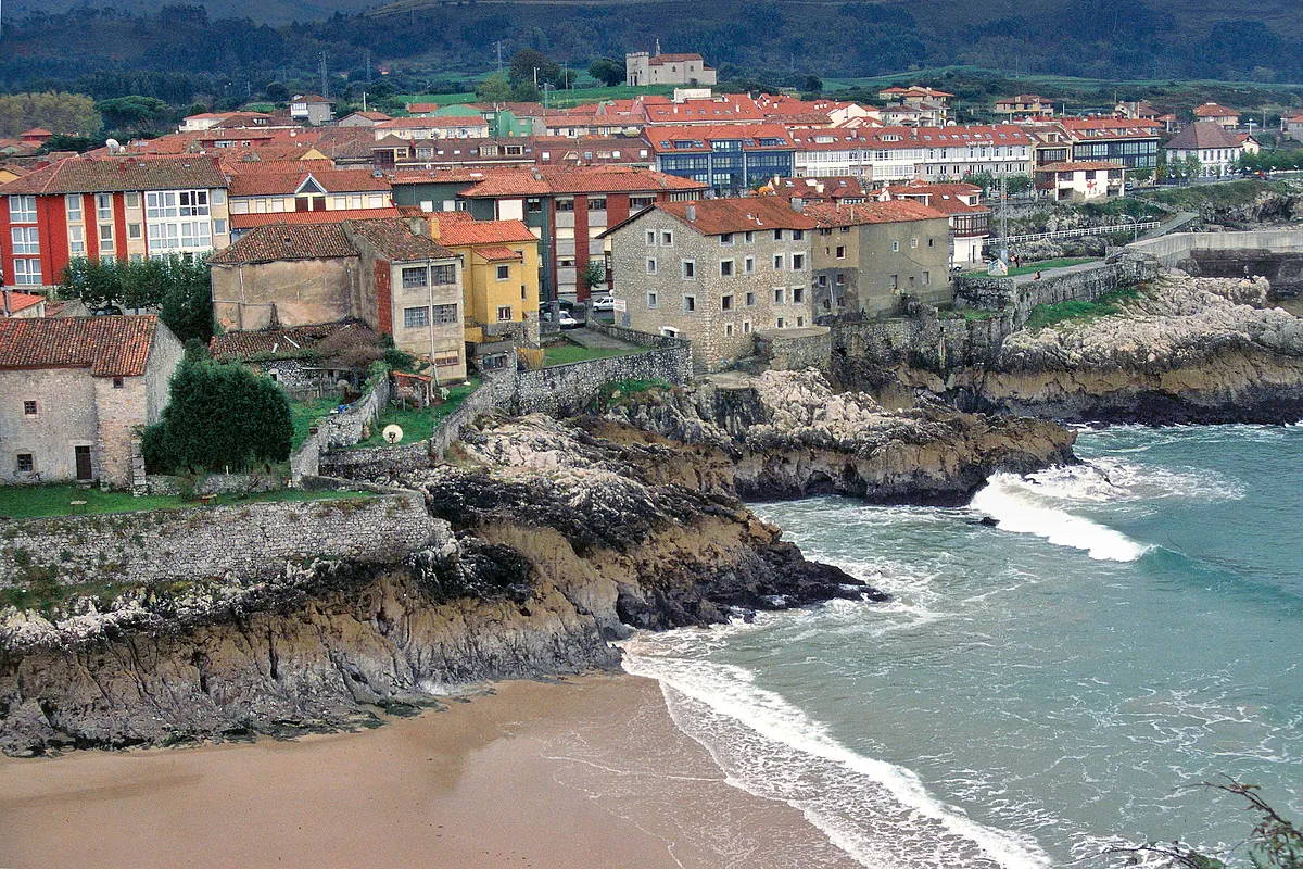 Playa de El Sablón en Llanes