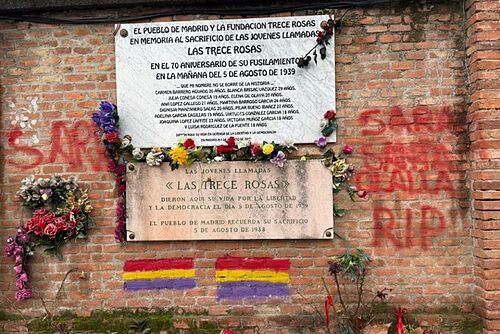 S�nchez condena la profanaci�n de la tumba de las 13 rosas y las amenazas de muerte a la periodista Sarah Santaolalla