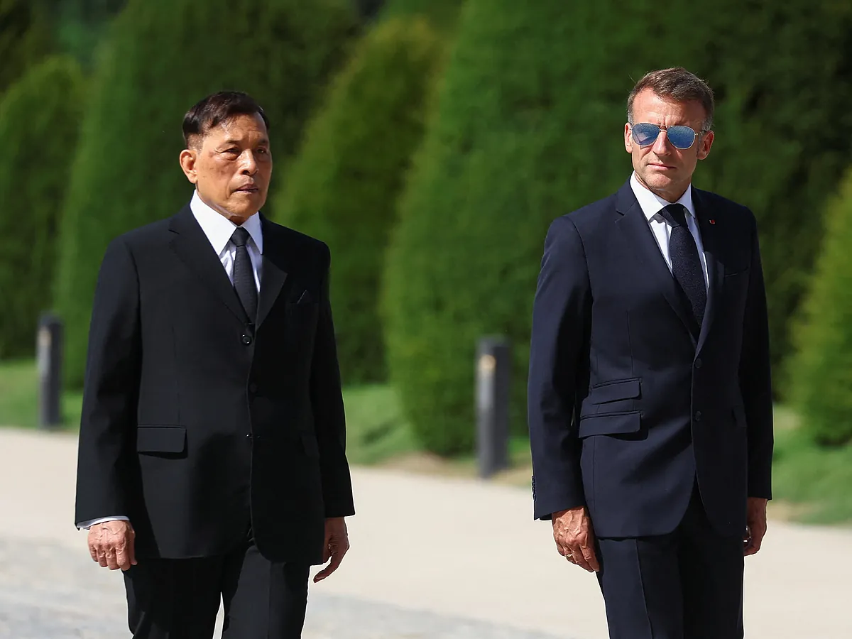 Macron extiende la alfombra roja al excéntrico rey Rama X de Tailandia, deseoso de venderle aviones de Airbus