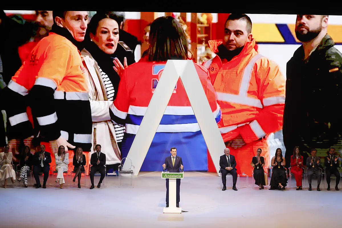 Moreno "convoca" a los andaluces a sostener la estabilidad, con Vox amenazando su mayoría absoluta: "Hay que huir de los que vienen buscando pelea"