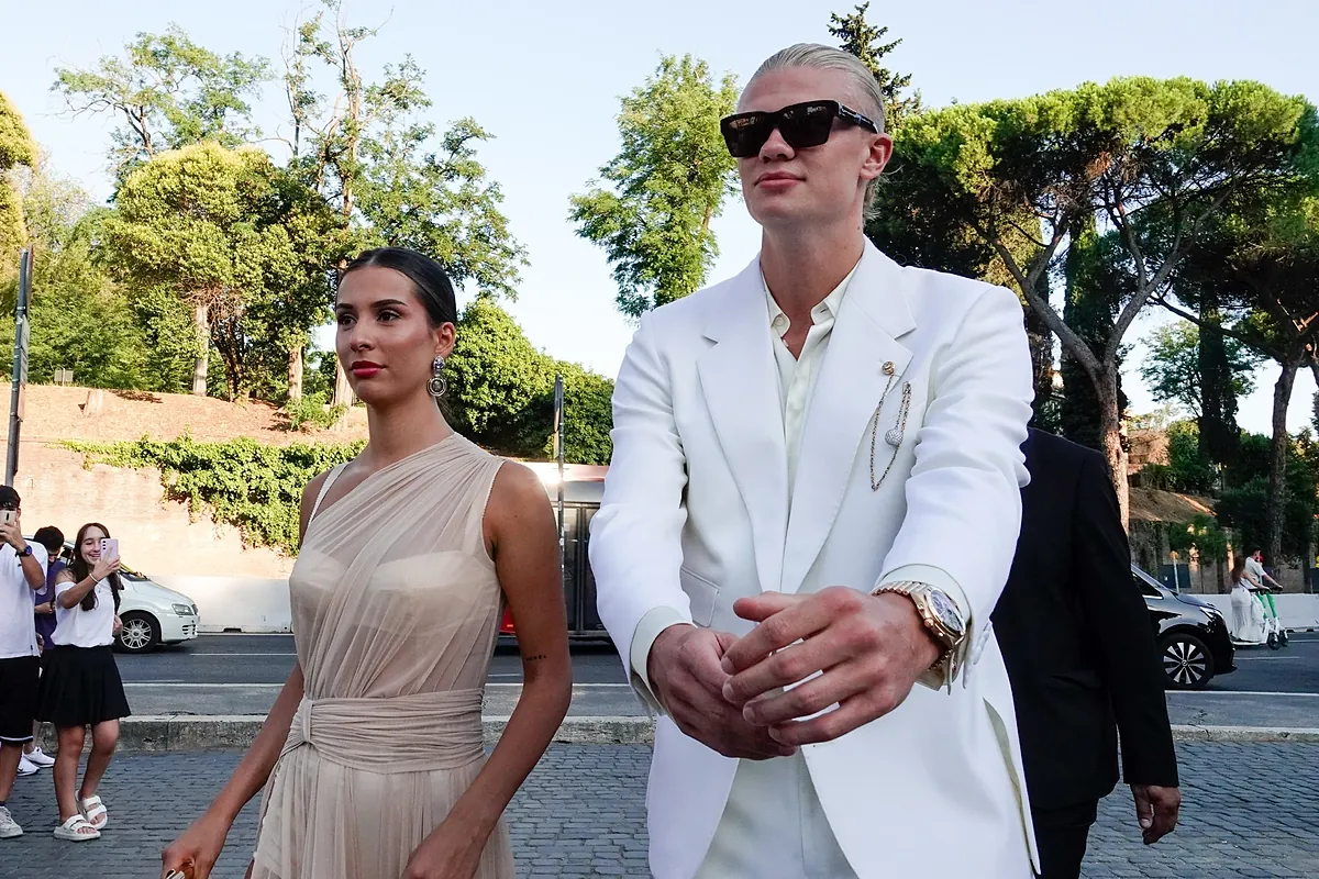 Erling Haaland: su novia también vikinga está harta de ver fútbol y de que el delantero vuelva a casa con arañazos