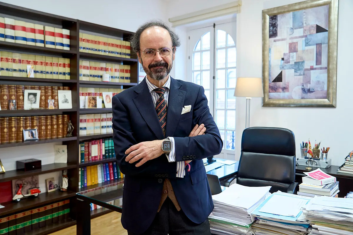 Juan Carlos Alférez, abogado defensor de los ERE: "Nadie se ha escapado de rositas. La justicia funciona razonablemente bien para la situación catatónica en la que vive"