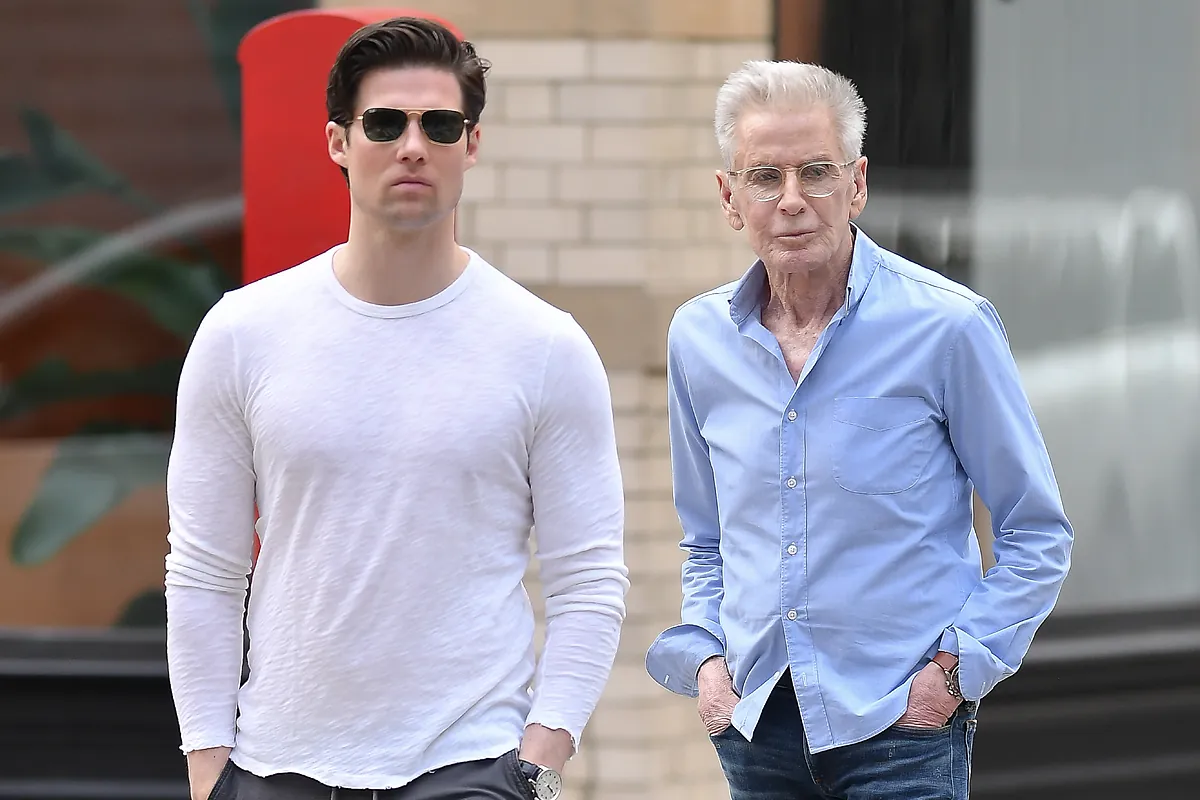 La historia de amor de Carolyn Bessette y John Kennedy Jr. resucita a Calvin Klein: bisexual, casado dos veces, padre de una hija y con un novio 46 años más joven