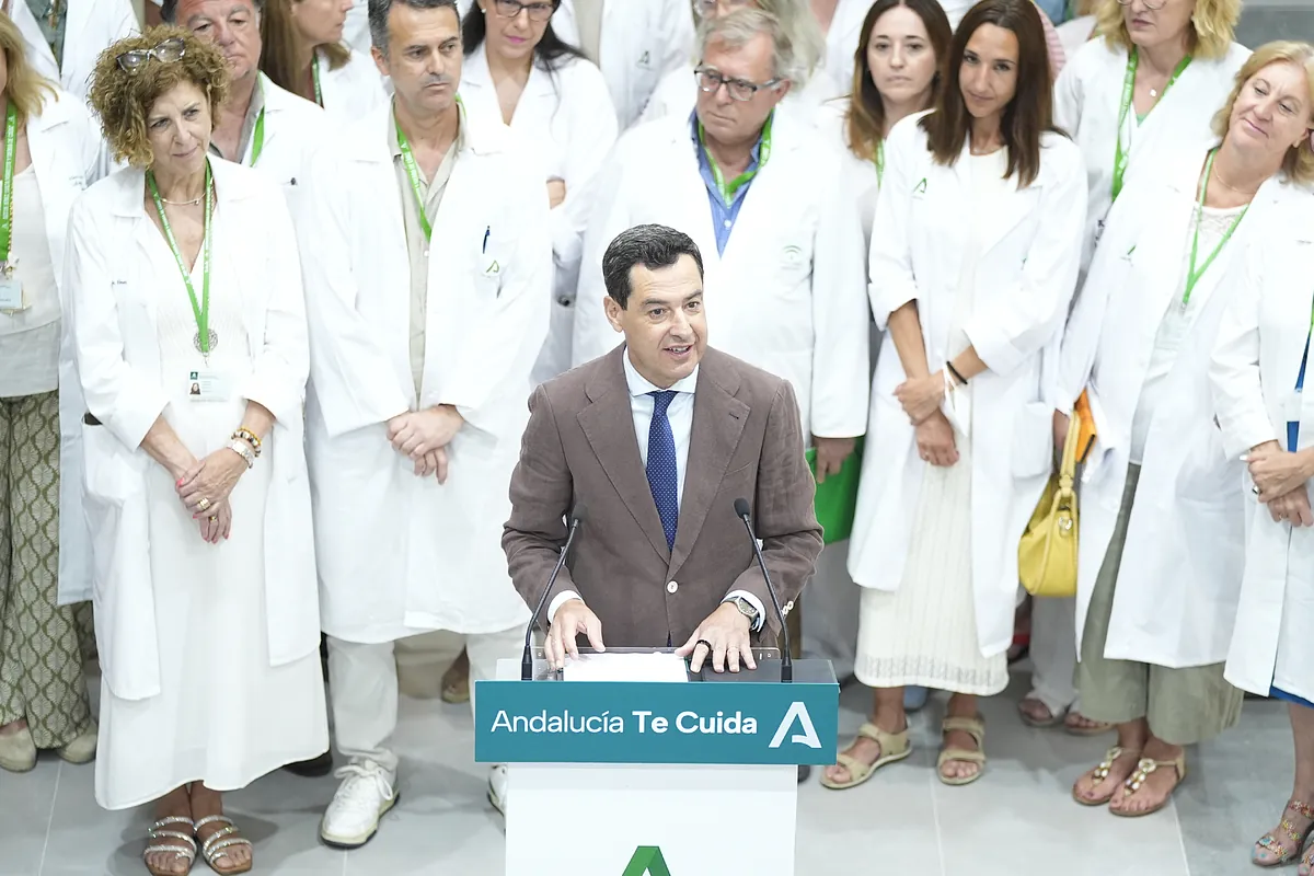 Moreno apremia en la negociación con Vox para tener gobierno "cuanto antes" y empezar a trabajar en los presupuestos de 2027