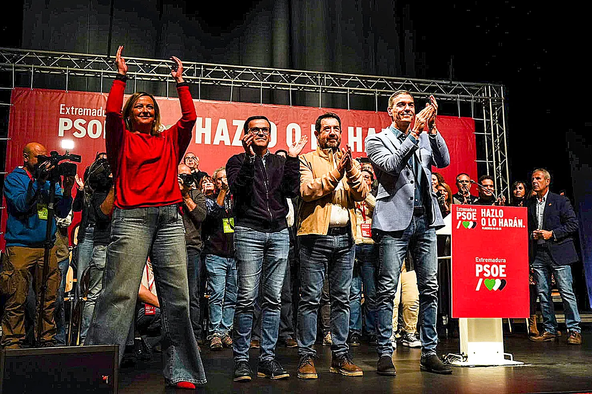 La rebelión del PSOE extremeño fuerza a Sánchez a renunciar a su candidata: "No permitiremos más imposiciones"