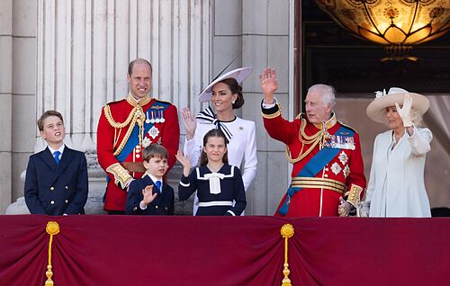 Tom Quinn y los secretos de los Windsor desvelados por sus criados: "Isabel II era muy h�bil retorciendo el pescuezo a las aves heridas"