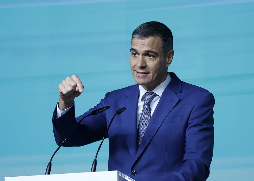 Sánchez lanza que "el cohete" económico español "será el que más crezca de  toda la zona euro en 2025" pero Bruselas lo sitúa el duodécimo | Actualidad  Económica