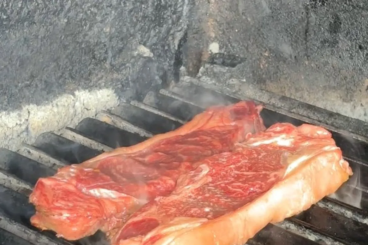 Chuletones y golazos en la parrilla más famosa del sur de Madrid