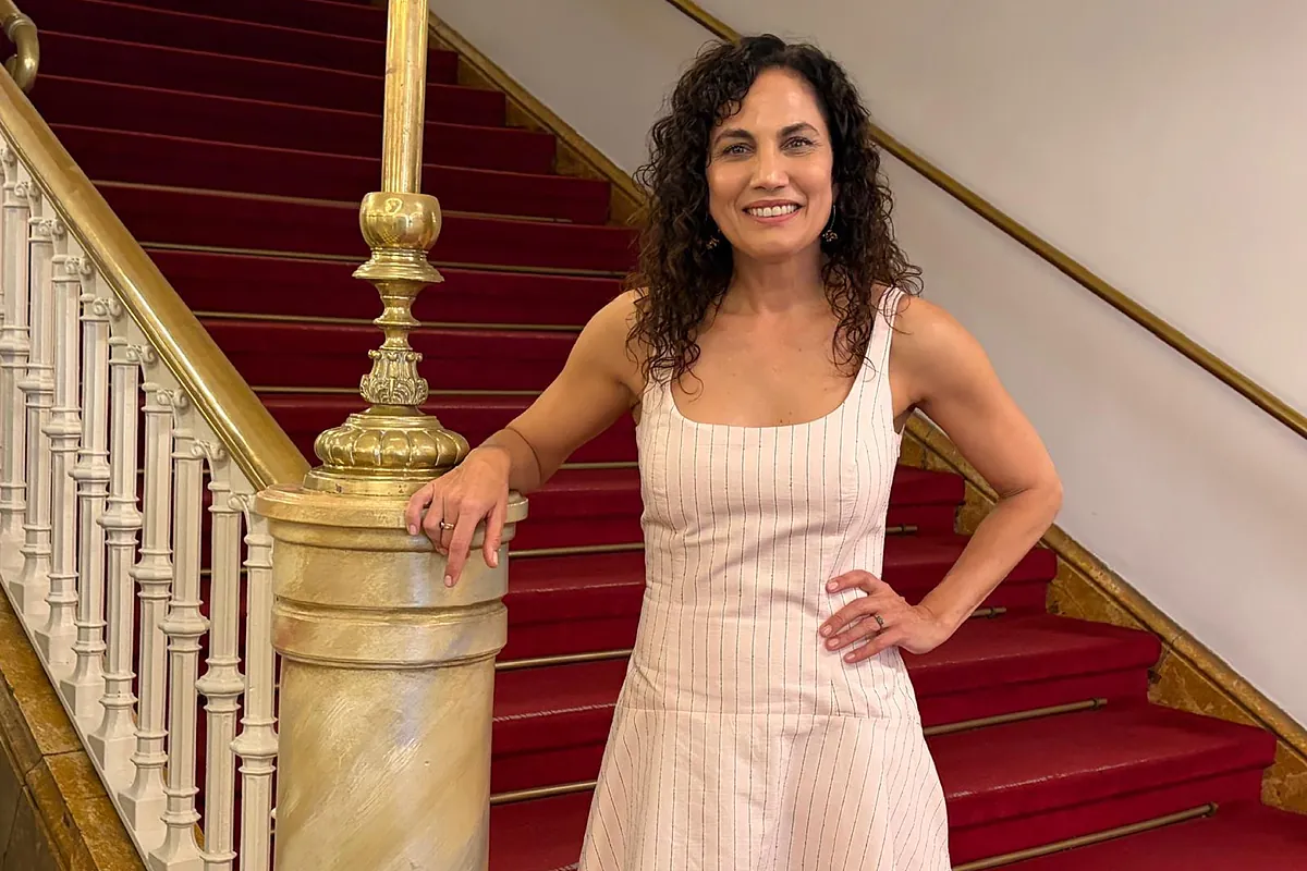 Toni Acosta: "El ego lo amortiguo en mi casa con mis hijos. Me he vuelto muy casera y son ellos los que se encargan de ponerte los pies en el suelo"