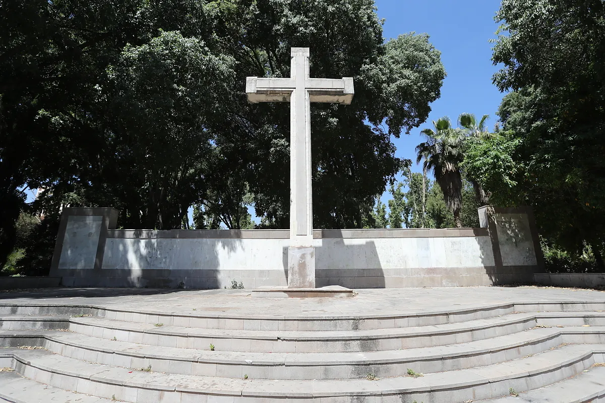 El PP apoyará la propuesta de Vox para mantener "escudos, insignias y placas" franquistas en la Comunidad Valenciana