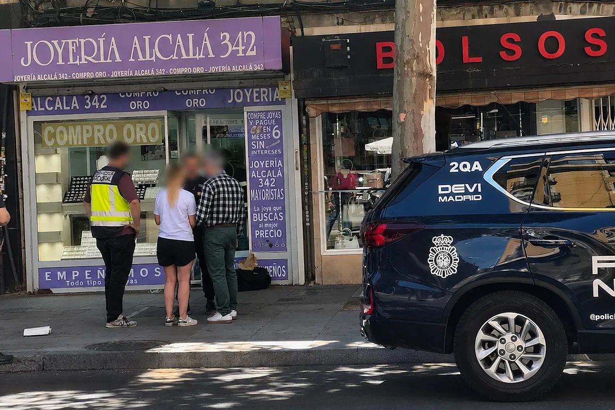 Detienen a unos atracadores que robaron una joyería de Madrid disfrazados de sacerdote y monja