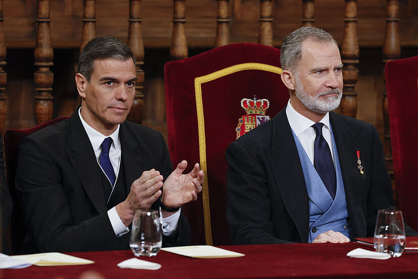 Expertos alertan sobre la coartada de Sánchez con su visita al Rey:  "Convirtió un asunto personal en un asunto de Estado" | España