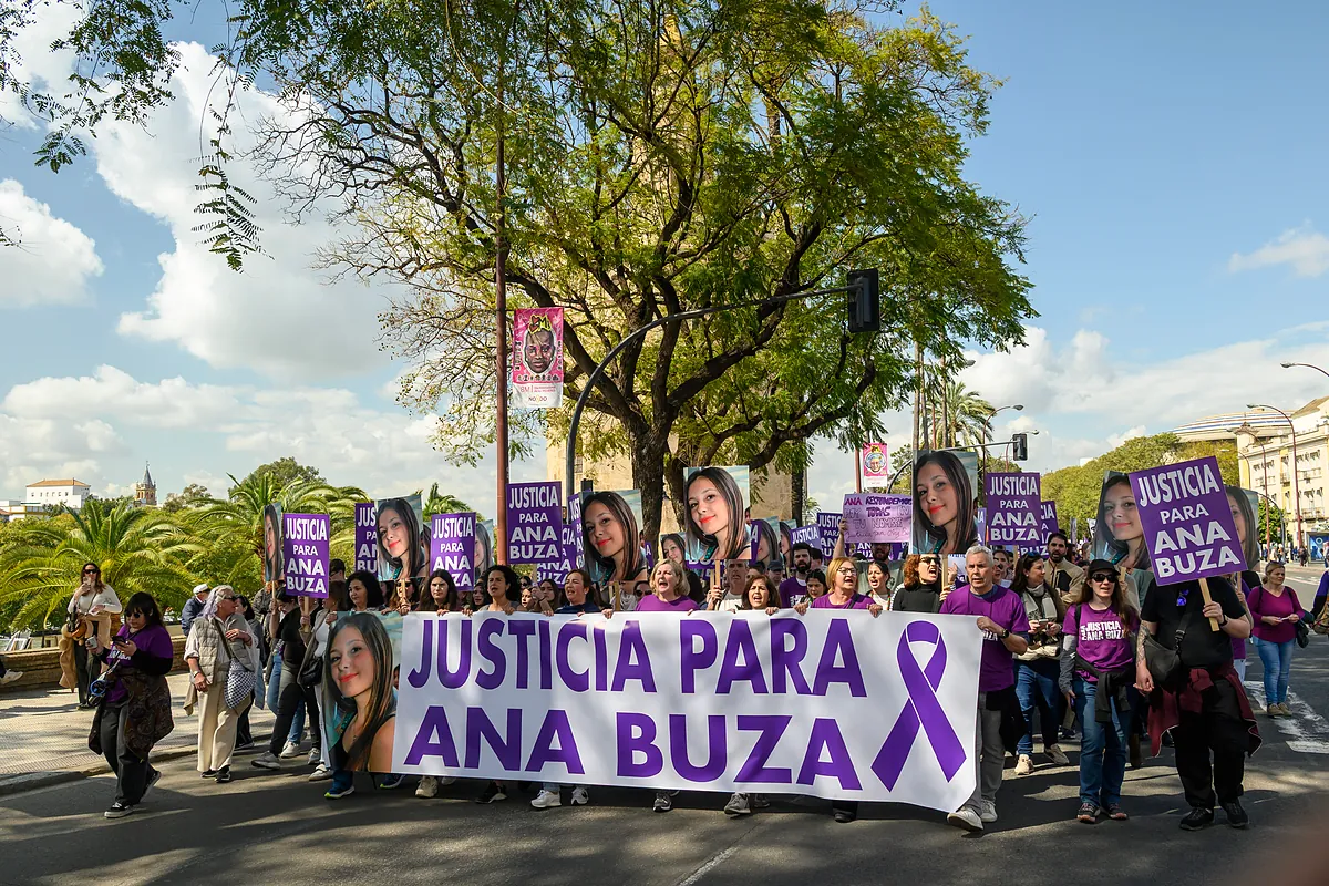 El 'no' a la guerra marca las manifestaciones del 8M en Andalucía, con miles de personas en las calles
